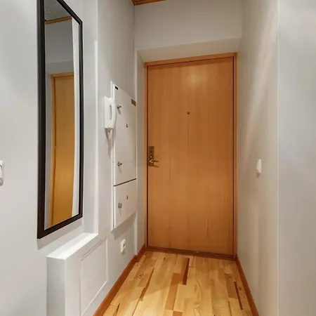 Cozy 2br Oldtown Rooftop Views Apartment