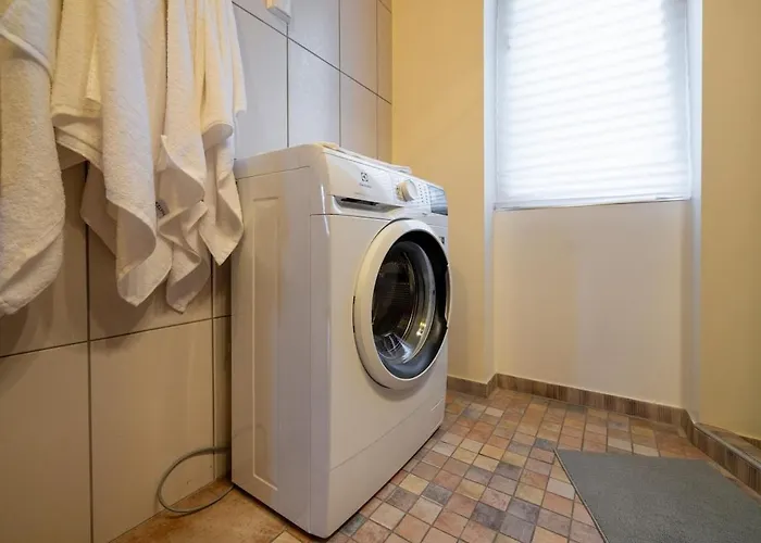 Cozy 2br Oldtown Rooftop Views *