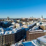 شقة Cozy 2br Oldtown Rooftop Views تالين